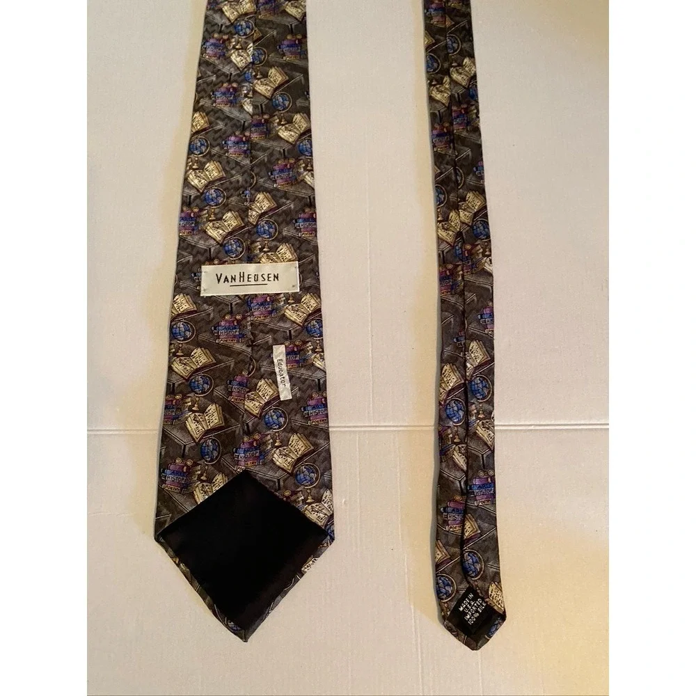 Van Heusen Educator Mens Silk Tie Library Books Globe History Poetry Novelty